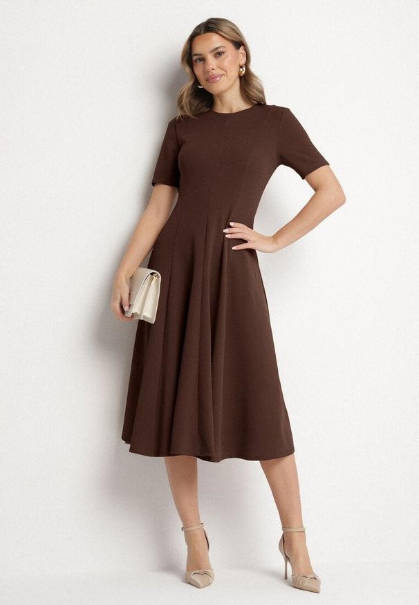 Born2be - Brązowa Sukienka Rozkloszowana z Taliowaniem Telorwena. Okazja: na wesele, na randkę, na ślub cywilny. Kolor: brązowy. Materiał: tkanina. Długość rękawa: krótki rękaw. Styl: klasyczny