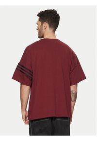 Adidas - adidas T-Shirt Neuclassics JC9934 Czerwony Regular Fit. Kolor: czerwony. Materiał: bawełna #3