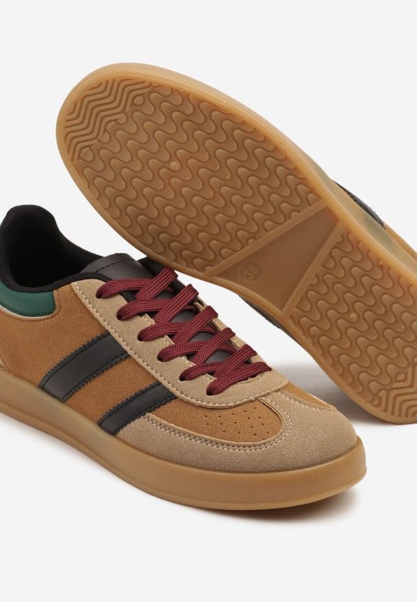 Renee - Brązowe Sneakersy w Stylu Klasycznych Tenisówek Zdobione Przeszyciami Ivelfia. Okazja: na co dzień, na spacer. Kolor: brązowy. Materiał: jeans. Wzór: aplikacja. Sport: turystyka piesza