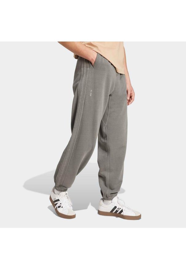 Adidas - Luźne spodnie z wyblakłej dzianiny frotte ADIDAS ALL SZN. Kolor: czarny. Materiał: dzianina