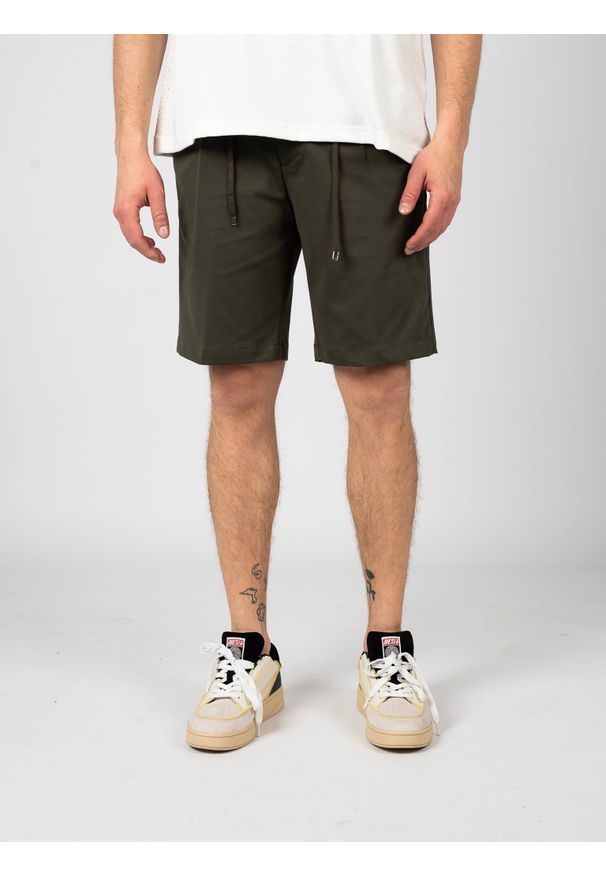 Xagon Man Szorty | P25032FPLANE | Mężczyzna | Zielony. Okazja: na co dzień. Kolor: zielony. Materiał: bawełna, elastan. Styl: elegancki, casual