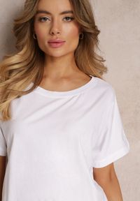 Renee - Biały Bawełniany T-shirt Oversize z Krótkim Rękawem i Dłuższym Tyłem Zanimara. Kolor: biały. Materiał: bawełna. Długość rękawa: krótki rękaw. Długość: krótkie #3