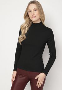 Born2be - Czarna Bluzka Golf Typu Longsleeve Altera. Okazja: do pracy, na co dzień. Typ kołnierza: golf. Kolor: czarny. Materiał: jeans. Długość rękawa: długi rękaw. Styl: casual, elegancki #4