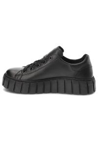 Czarne Sneakersy Pollonus Wygodne Skórzane Buty Damskie. Okazja: na co dzień, na spacer. Kolor: czarny. Materiał: skóra. Sport: turystyka piesza