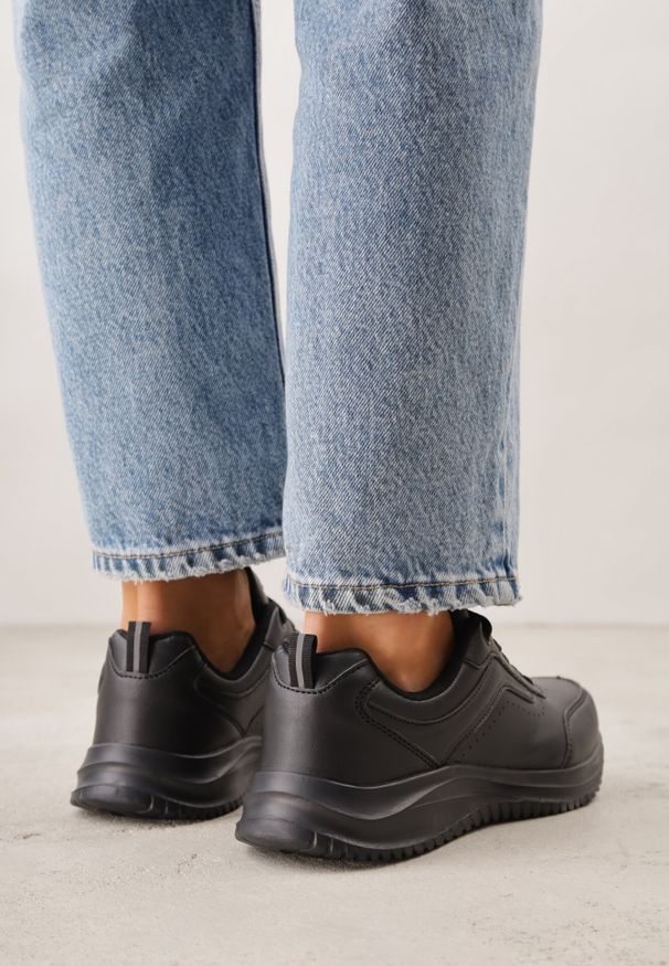 Born2be - Czarne Sznurowane Buty Sportowe z Cholewką przed Kostkę z Przeszyciami Tereditee. Wysokość cholewki: przed kostkę. Kolor: czarny. Szerokość cholewki: normalna