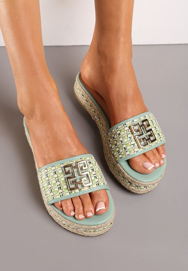 Born2be - Zielone Boho Klapki na Grubej podeszwie z Metalową Ozdobą Rlosi. Kolor: zielony. Materiał: len. Wzór: aplikacja. Sezon: lato. Styl: boho