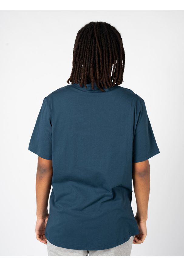 Champion T-Shirt | 218130 | Mężczyzna | Niebieski. Kolor: niebieski. Materiał: bawełna. Długość rękawa: krótki rękaw. Długość: długie. Wzór: nadruk. Sezon: lato. Styl: klasyczny, elegancki