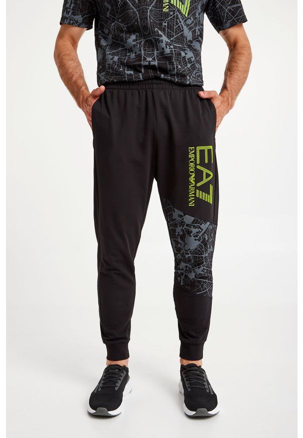 EA7 Emporio Armani - Spodnie dresowe EA7 EMPORIO ARMANI. Materiał: dresówka