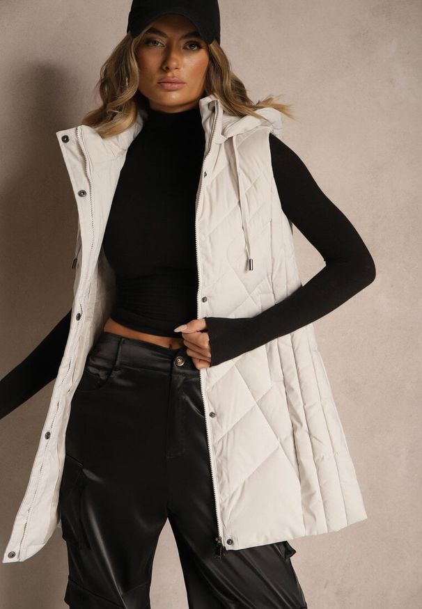 Renee - Jasnoszara Pikowana Kamizelka o Taliowanym Kroju z Kapturem Tulonea. Okazja: na co dzień. Typ kołnierza: kaptur. Kolor: szary. Materiał: jeans. Styl: casual