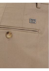 TOMMY HILFIGER - Tommy Hilfiger Szorty materiałowe Smart Casual MW0MW42670 Beżowy jasny Relaxed Fit. Okazja: na co dzień. Kolor: beżowy. Materiał: bawełna. Styl: casual #2