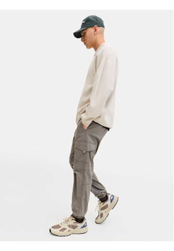 Jack & Jones Spodnie materiałowe Paul Flake 12139912 Szary Regular Fit. Kolor: szary. Materiał: bawełna