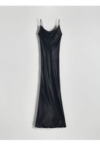 Reserved - Satynowa sukienka maxi z wiskozy - czarny. Kolor: czarny. Materiał: satyna, wiskoza. Długość: maxi