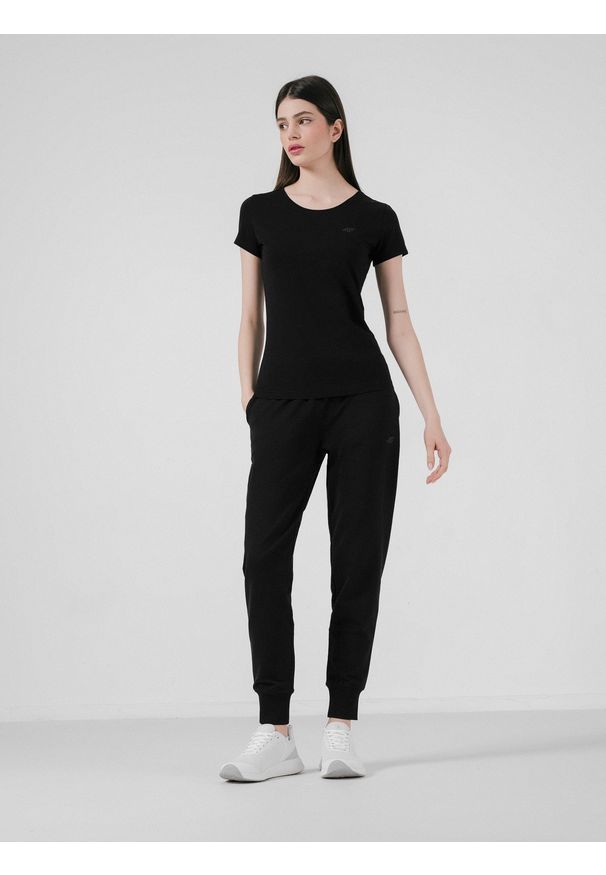 4f - 4F Spodnie dresowe joggery damskie XS. Kolor: czarny. Materiał: dresówka. Sport: fitness, turystyka piesza