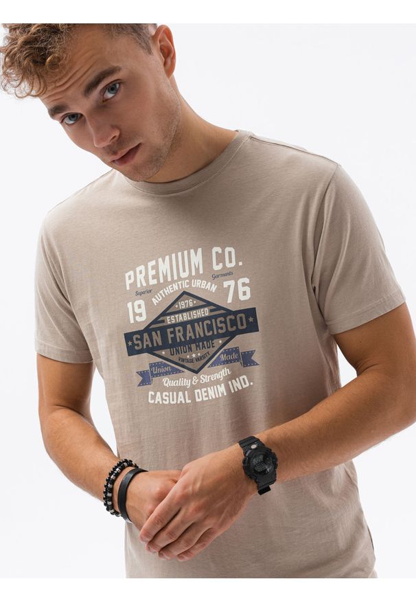 Ombre Clothing - T-shirt męski z nadrukiem S1434 V-20D - beżowy - XXL. Kolor: beżowy. Materiał: bawełna. Wzór: nadruk. Styl: klasyczny