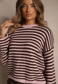 Renee - Różowy Oversizowy Sweter w Paski z Domieszką Wełny i Wiskozy Tidania. Okazja: na co dzień. Kolor: różowy. Materiał: wiskoza, wełna. Wzór: paski. Styl: elegancki, casual, klasyczny #5