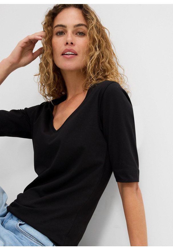 bonprix - Długa koszulka podkreślająca figurę. Kolor: czarny. Długość: długie. Styl: elegancki
