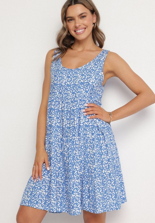 Born2be - Niebieska Bawełniana Sukienka o Rozkloszowanym Kroju z Geometrycznym Wzorem Natiriana. Kolor: niebieski. Materiał: bawełna. Wzór: geometria. Sezon: lato. Typ sukienki: sportowe. Styl: elegancki, sportowy