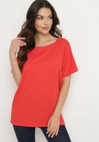 Born2be - Czerwony T-shirt Ammi. Kolor: czerwony. Materiał: bawełna, elastan, dzianina. Długość rękawa: krótki rękaw. Długość: krótkie