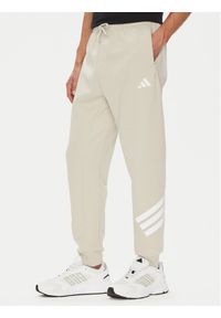 Adidas - adidas Spodnie dresowe Future Icons 3-Stripes JW7092 Beżowy Regular Fit. Kolor: beżowy. Materiał: syntetyk, bawełna #1