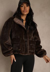 Renee - Brązowa Kurtka Futerko z Ozdobnymi Kieszeniami Vetiline. Okazja: na co dzień. Kolor: brązowy. Materiał: futro. Styl: casual #1