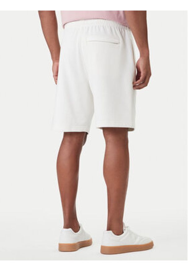 Guess Jeans Szorty sportowe M6GD49 KCPR1 Biały Regular Fit. Kolor: biały. Materiał: bawełna. Styl: sportowy