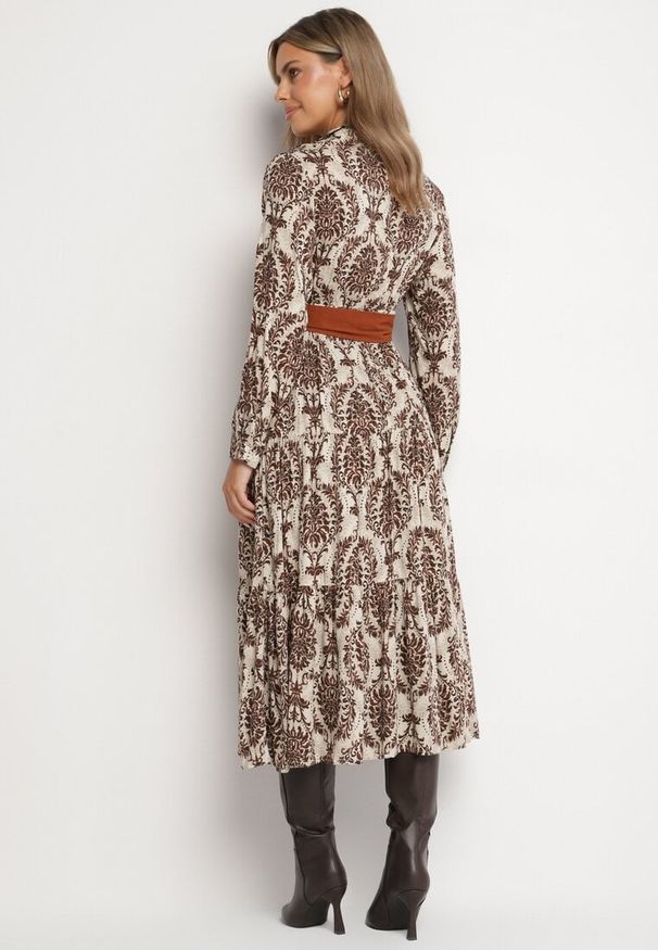 Born2be - Brązowa Wiskozowa Kopertowa Sukienka w Stylu Boho z Materiałowym Paskiem z Klamrą Rinovia. Kolor: brązowy. Materiał: materiał, wiskoza. Typ sukienki: kopertowe. Styl: boho