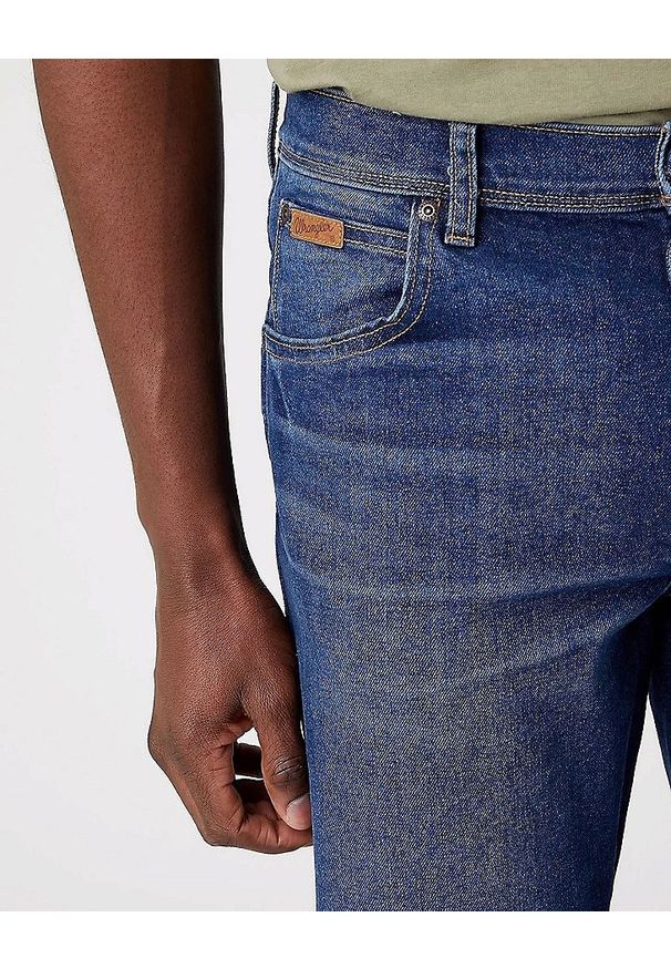 Wrangler - WRANGLER TEXAS SLIM MĘSKIE SPODNIE JEANSOWE BLUE NUN W12SU825I 112320083