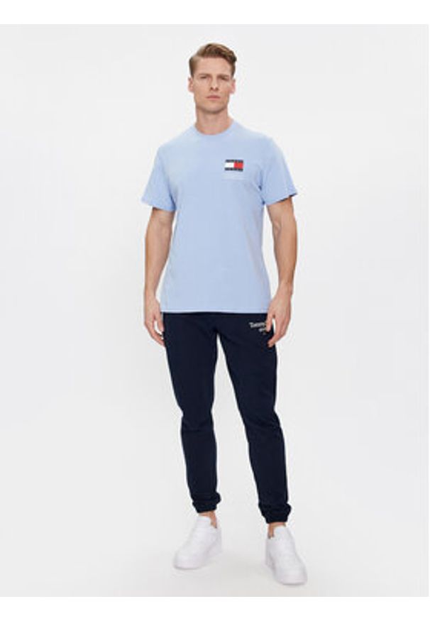 Tommy Jeans T-Shirt Essential Flag DM0DM18263 Błękitny Slim Fit. Kolor: niebieski. Materiał: bawełna
