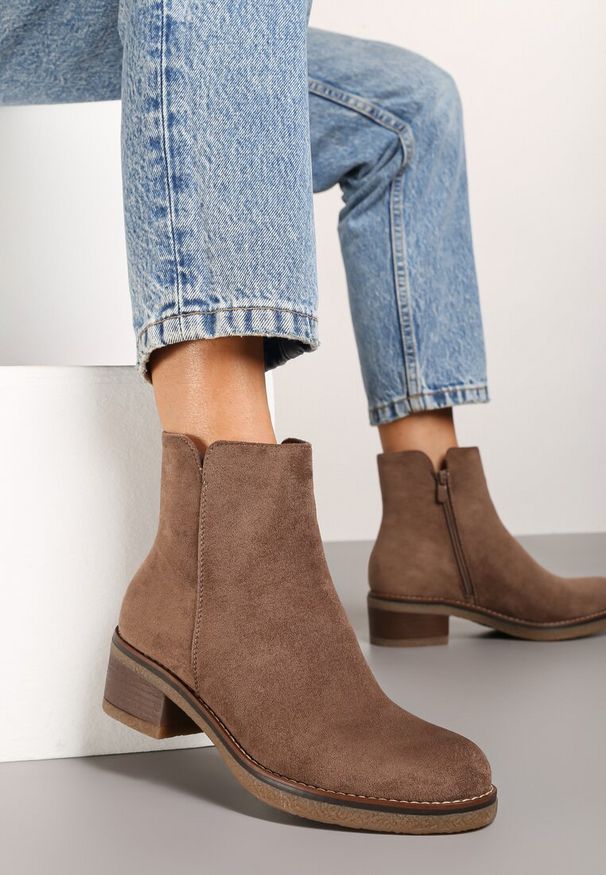Renee - Brązowe Ocieplane Casualowe Botki Reaniwen. Okazja: na co dzień. Nosek buta: okrągły. Kolor: brązowy. Materiał: jeans. Obcas: na obcasie. Styl: casual. Wysokość obcasa: niski