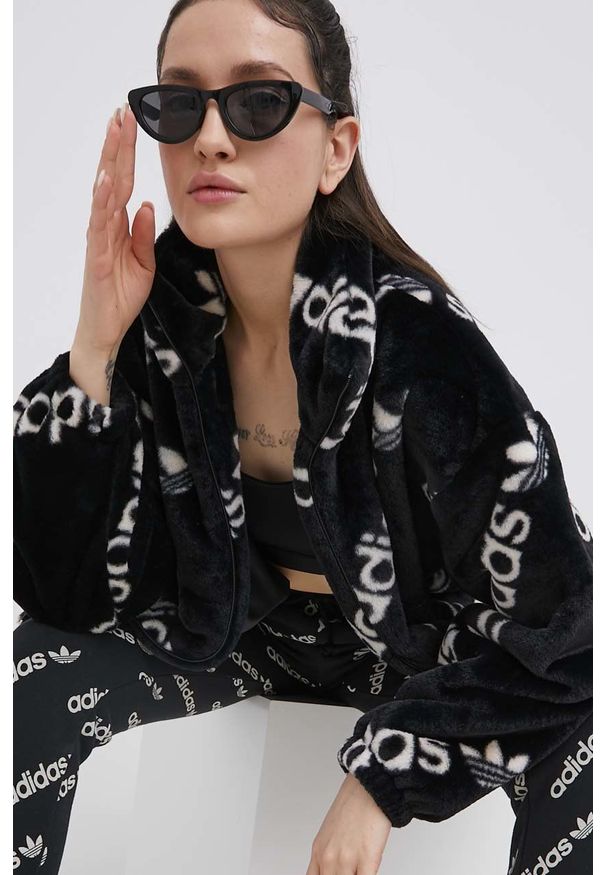 adidas Originals kurtka damska kolor czarny przejściowa. Okazja: na co dzień. Kolor: czarny. Materiał: materiał, włókno. Styl: casual