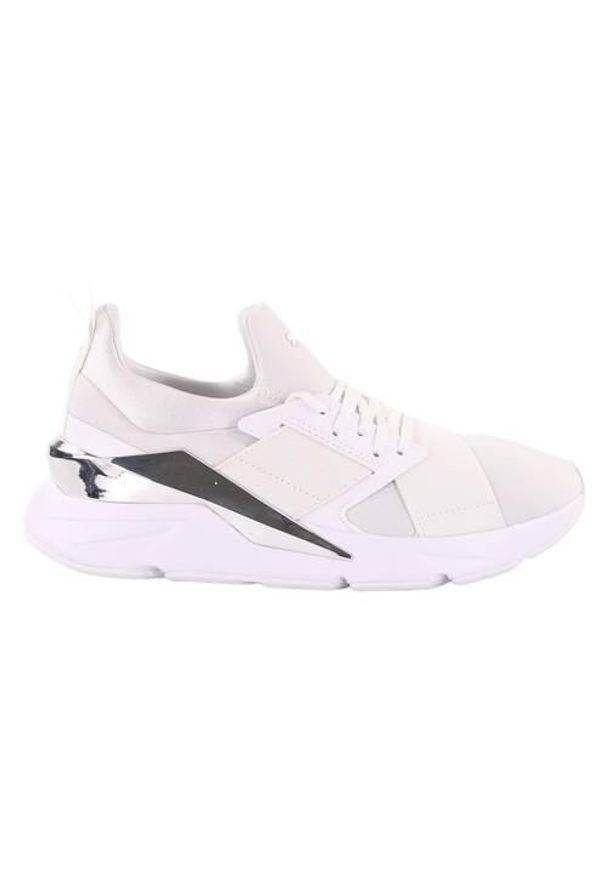 Buty do chodzenia damskie Puma Muse X5. Kolor: biały. Materiał: materiał, syntetyk. Szerokość cholewki: normalna. Sport: turystyka piesza