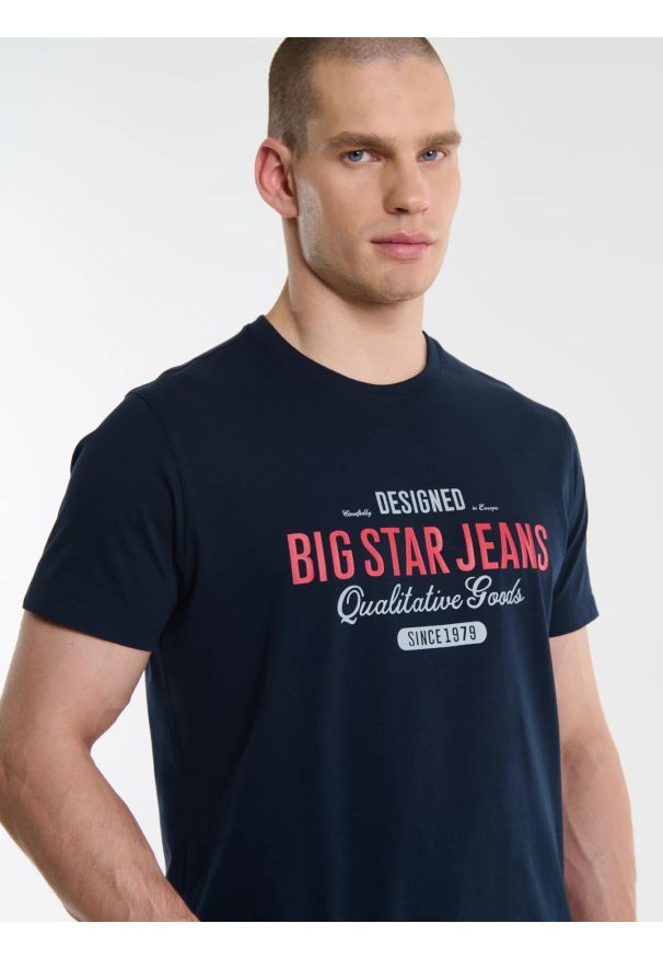 Big-Star - Koszulka męska bawełniana z nadrukiem granatowa Messeret 403. Kolor: niebieski. Materiał: bawełna. Wzór: nadruk. Styl: sportowy, klasyczny
