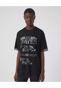 Burberry - BURBERRY - Koszulka z koronkowym nadrukiem. Kolor: czarny. Materiał: koronka. Wzór: nadruk