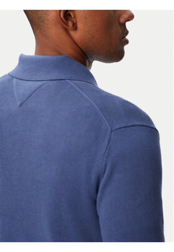 Tommy Jeans Sweter Essential DM0DM20304 Niebieski Slim Fit. Kolor: niebieski. Materiał: bawełna