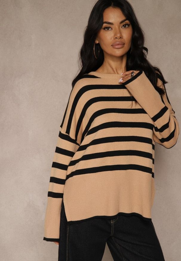 Renee - Beżowo-Czarny Sweter Oversize w Paski Kalitusa. Okazja: na co dzień. Kolor: czarny. Materiał: jeans. Wzór: paski. Styl: casual
