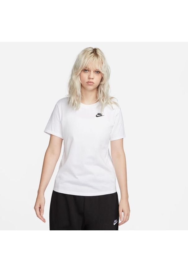 Koszulka sportowa damska Nike Nsw Tee Club. Kolor: biały. Materiał: bawełna. Długość rękawa: krótki rękaw. Długość: krótkie