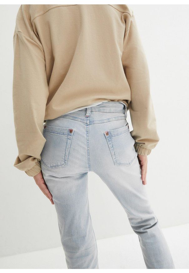 bonprix - Jeansy ze stretchem o kroju bootcut, mid waist. Okazja: na co dzień. Kolor: niebieski. Styl: casual