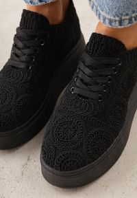 Renee - Czarne Sneakersy Boho na Platformie Zdobione Plecionym Wzorem Abilama. Kolor: czarny. Materiał: jeans, zamsz. Szerokość cholewki: normalna. Wzór: aplikacja. Obcas: na platformie #6