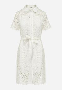 Born2be - Biała Ażurowa Sukienka Koszulowa Midi z Wiązanym Paskiem Pamy. Kolor: biały. Materiał: materiał, koronka. Długość rękawa: krótki rękaw. Wzór: ażurowy. Typ sukienki: koszulowe. Styl: klasyczny. Długość: midi #2