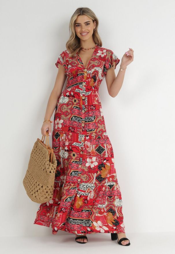Born2be - Czerwona Sukienka Maxi z Wiskozy z Gumką w Talii i Guzikami Nyllu. Kolor: czerwony. Materiał: wiskoza. Wzór: aplikacja. Długość: maxi