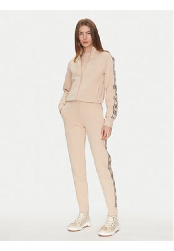 Guess Spodnie dresowe V2YB15 KB3P2 Beżowy Regular Fit. Kolor: beżowy. Materiał: bawełna