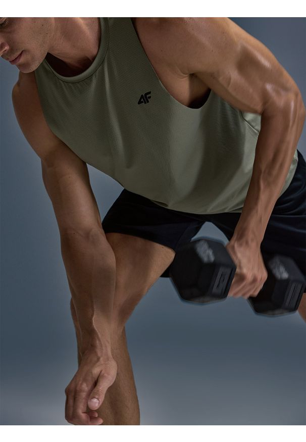 4f - 4F Tank top treningowy szybkoschnący męski - oliwkowy/khaki XL. Kolor: oliwkowy, brązowy, wielokolorowy. Materiał: elastan, włókno, dzianina, materiał, syntetyk. Wzór: ze splotem. Sport: fitness