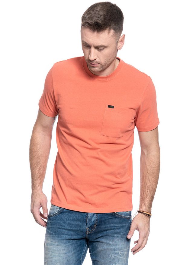 Lee - MĘSKI T-SHIRT LEE SS POCKET TEE PAPRIKA L64PSWNI 112115854