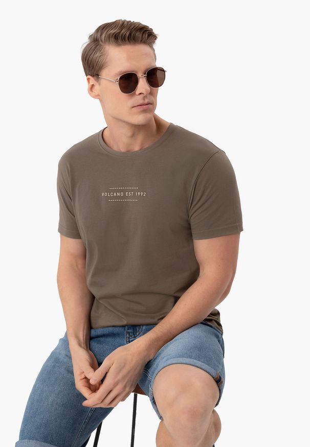 Volcano - T-shirt z bawełny T-QUARTZ. Okazja: na co dzień. Kolekcja: plus size. Kolor: brązowy. Materiał: bawełna. Długość rękawa: krótki rękaw. Długość: krótkie. Wzór: nadruk. Styl: casual, klasyczny