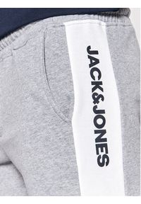 Jack & Jones - Jack&Jones Szorty sportowe Logo Blocking 12198008 Szary Regular Fit. Kolor: szary. Materiał: bawełna. Styl: sportowy