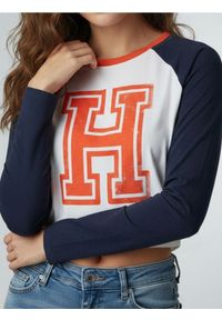 Sinsay - Crop top z długim rękawem raglanowym i nadrukiem - granatowy. Kolor: niebieski. Długość rękawa: długi rękaw. Długość: długie. Wzór: nadruk #1