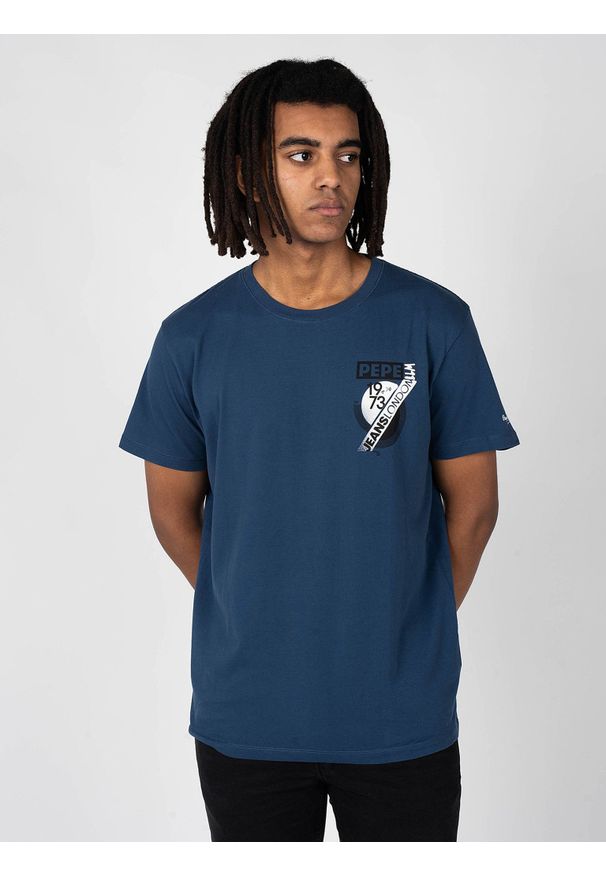 Pepe Jeans T-shirt "Rico" | PM507855 | Rico | Mężczyzna | Granatowy. Okazja: na co dzień. Kolor: niebieski. Materiał: bawełna. Wzór: aplikacja, nadruk. Styl: casual