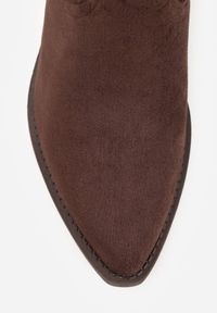 Renee - Brązowe Kozaki Kowbojki na Stożku z Gładką Cholewką z Imitacji Zamszu Halille. Nosek buta: otwarty. Kolor: brązowy. Materiał: zamsz. Szerokość cholewki: normalna. Wzór: gładki. Obcas: na stożku. Wysokość obcasa: średni #7