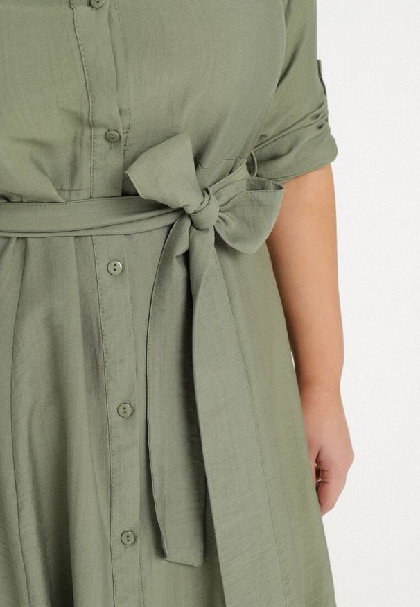 Born2be - Zielona Wiskozowa Sukienka Koszulowa z Materiałowym Paskiem Edirilea. Okazja: na co dzień. Kolor: zielony. Materiał: materiał, wiskoza. Typ sukienki: koszulowe. Styl: elegancki, klasyczny, casual