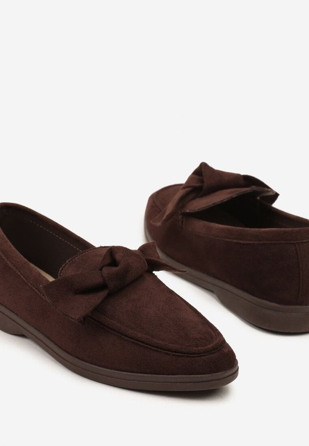 Renee - Brązowe Mokasyny z Aplikacją Kokardek Tulavira. Okazja: na co dzień. Kolor: brązowy. Wzór: aplikacja. Styl: casual, elegancki